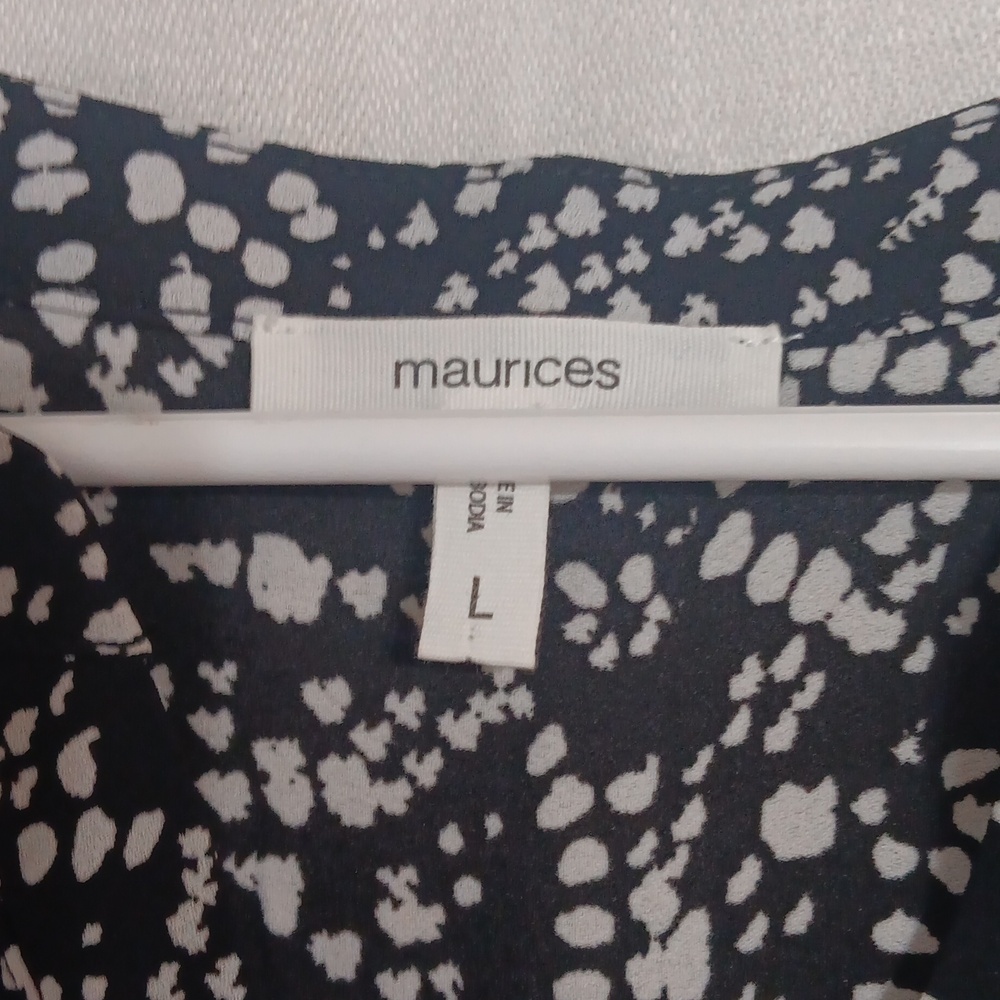 Maurices Black and White Dot Split Neck Sleeveless Blouse Size Large - Picture 2 of 4
